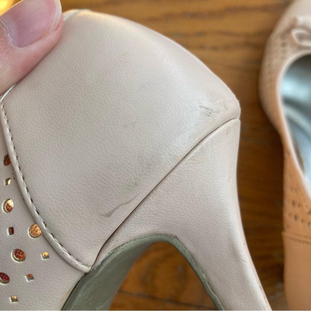 4/$10 - Comfort Plus Pale Pink Heeled Pumps with Bows - Picture 11 of 15